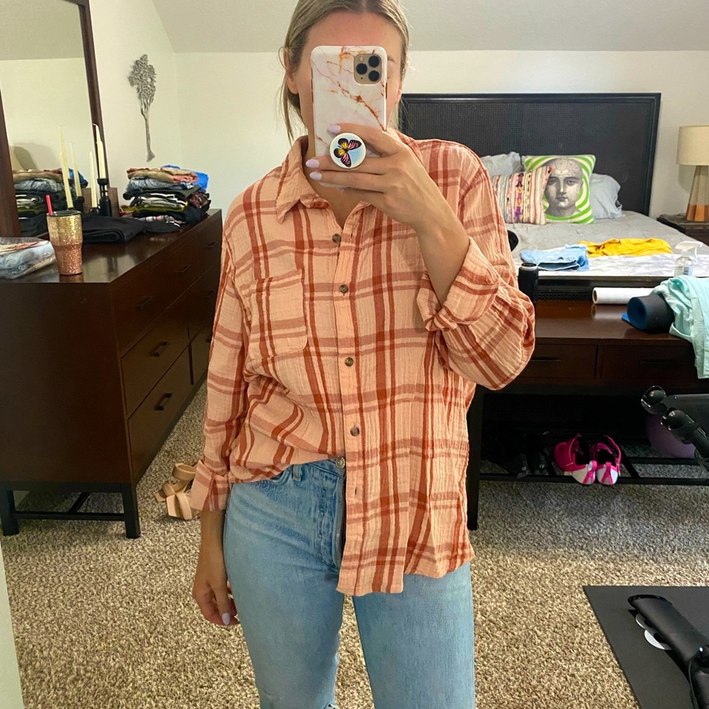 Universal thread gauzy cotton button down